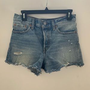 Levi’s Distressed Denim Button Fly Shorts EUC